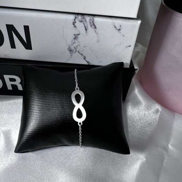 Stainless Steel Silver Tone Infinity Link Bracelet Stylish & Elegant - Picture 2 of 2